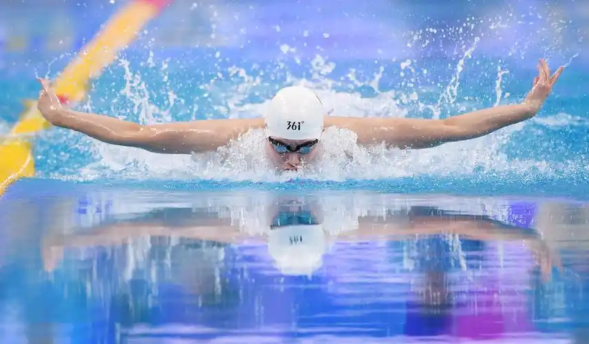 游泳全国冠军赛张雨霏获得女子100米蝶泳冠军
