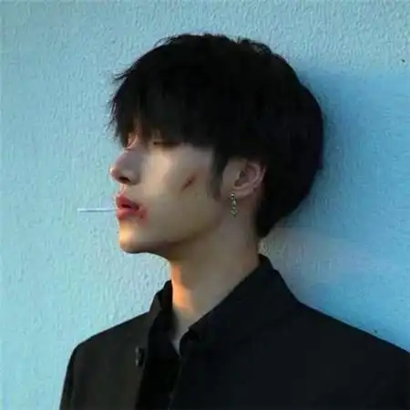 伤感流泪男头图片 在夜里哭得撕心裂肺的男孩哭完记得成熟_男生头像