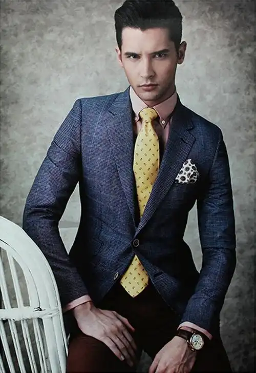 宝石蓝西装用哪些配饰好