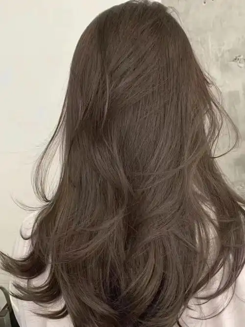 还在纠结染什么颜色浅栗色不会出错的选择