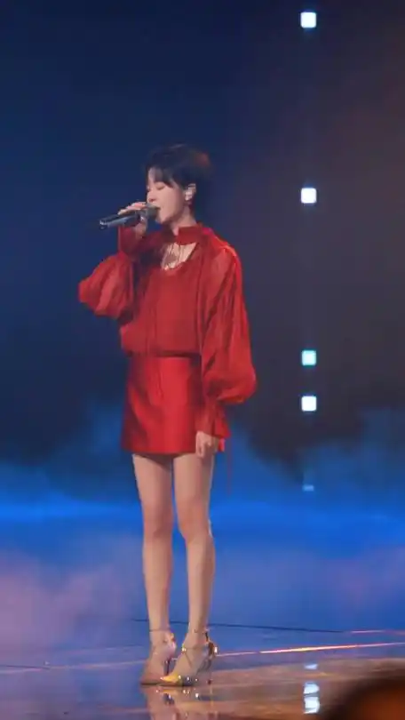 郁可唯《萱草花》舞台直拍姐姐的歌声温暖你的归家旅途郁音绕梁的微博
