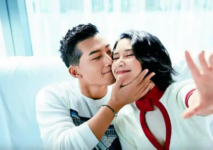 窦骁与何超莲418在巴厘岛大婚,和前女友奚梦瑶成亲人