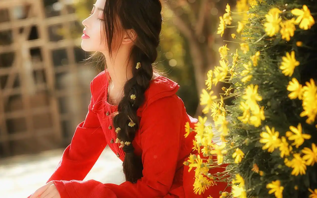 绝美红衣女孩花中写真图片电脑壁纸