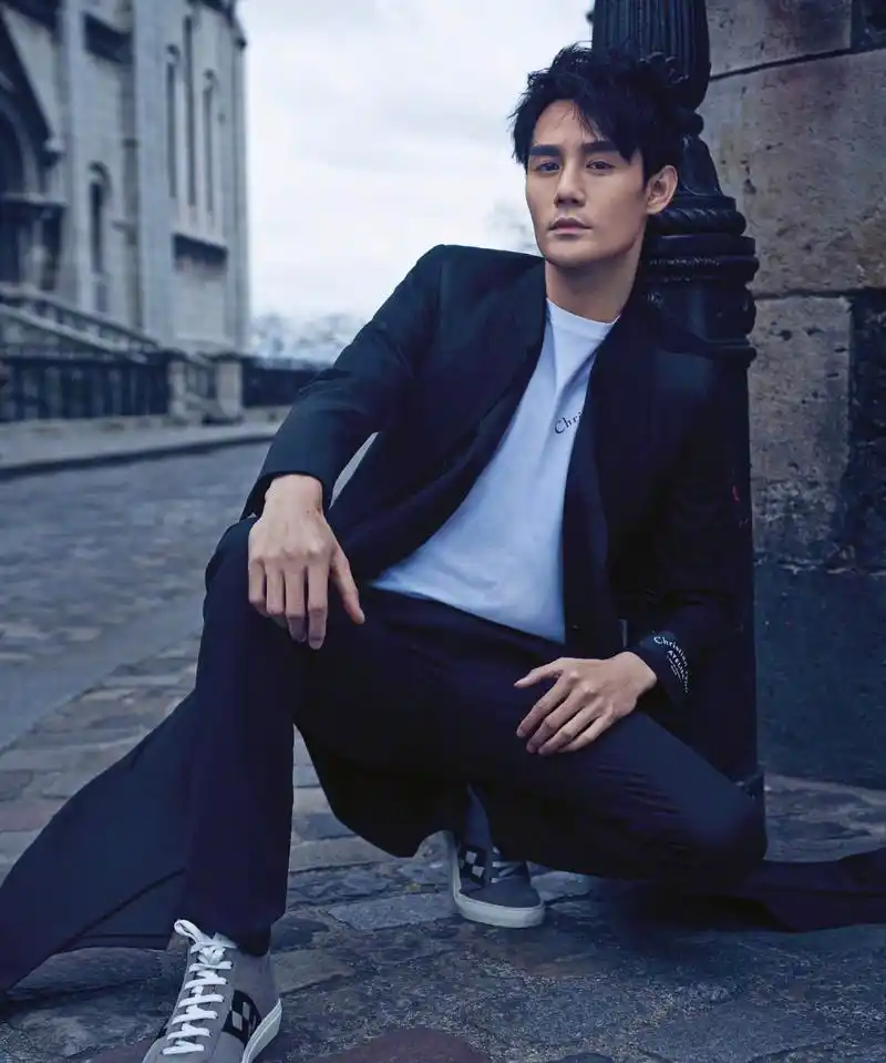 王凯发自拍被马天宇嘲笑该吃药了,昔日男神如今放飞自我了?