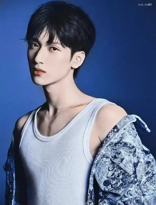 严浩翔深蓝色校服##严浩翔校服造型