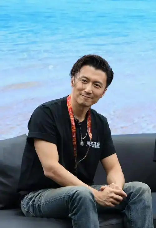 现在还有不化妆的男明星吗?