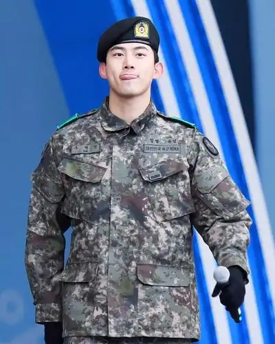 五人续约一人离开jyp,团魂满满的二代团未来依旧值得期待!