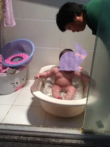 宝宝现在7个月,为什么胸部看着那么大,有什么问题啊?担心