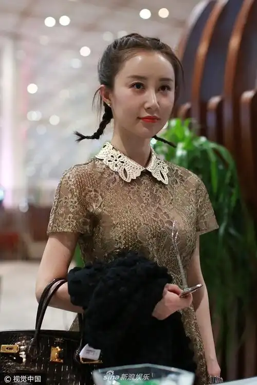 舒畅梳羊角辫穿透视短裙性感