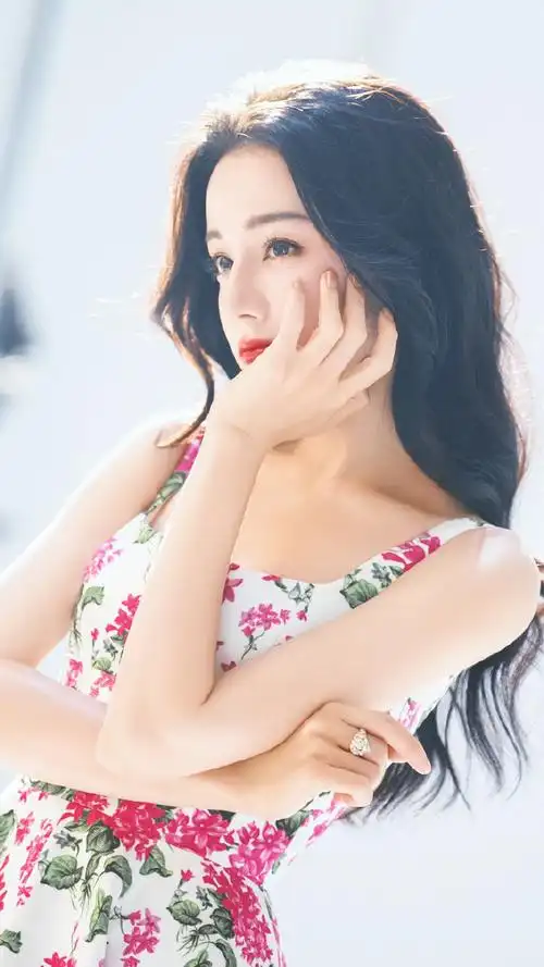 迪丽热巴佩列沙茨大桥海报##迪丽热巴动人玫瑰