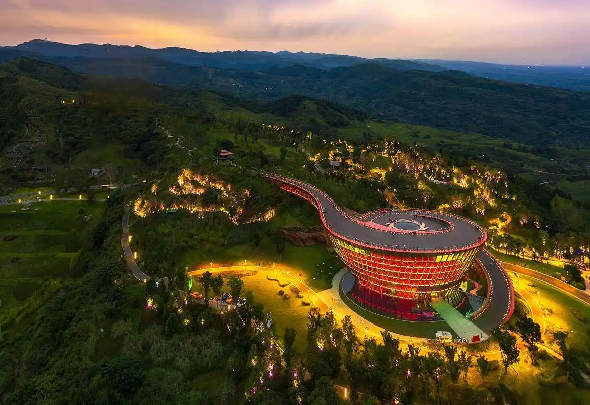 不容错过的奇妙之处 龙泉风景旅游区,成都市东部龙泉山上,国家4a级