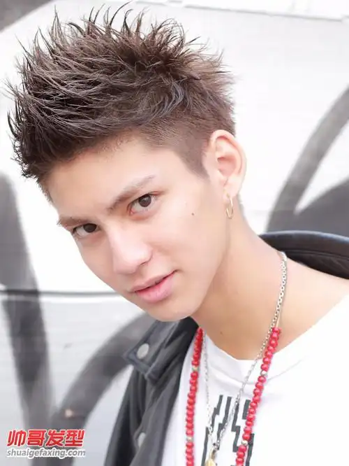 男生日式飞机头图片 蓬松立体的男生飞机头-飞机头发型-帅哥发型网