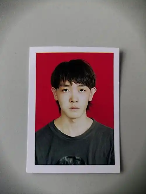 这是你认为很帅的证件照,妈妈给你留着看.