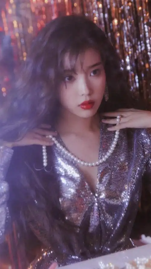 iu李知恩复古亮片裙性感迷人写真