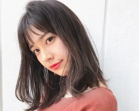 头发刚刚过肩怎么打理好看 跟着时尚达人梳日系发尾卷发型浪漫