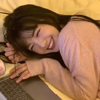 女生头像大笑温暖阳光图片