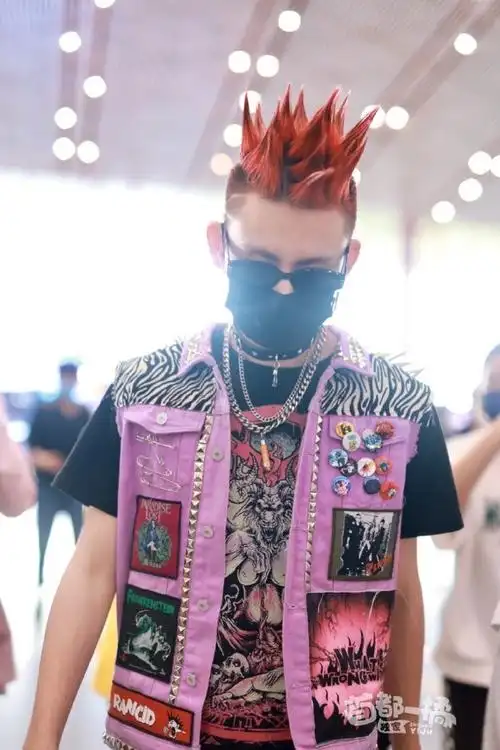 小鬼王琳凯杀马特造型