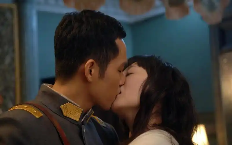 钟汉良李小冉甜蜜吻戏