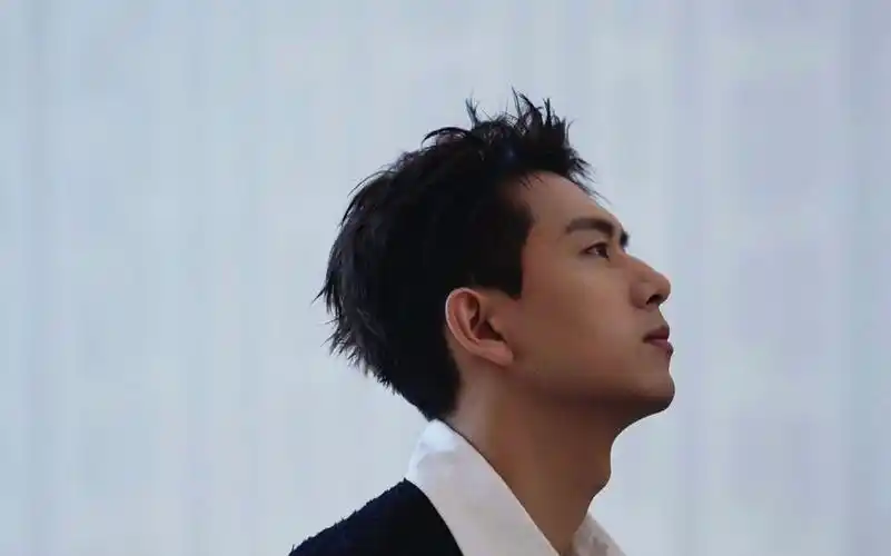 【李现】来看李现超帅侧颜杀!