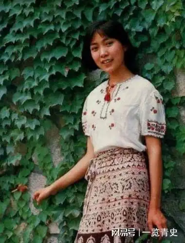 年轻,貌美,有才华的沈丹萍,很快就在娱乐圈崭露头角.沈丹萍出生在一