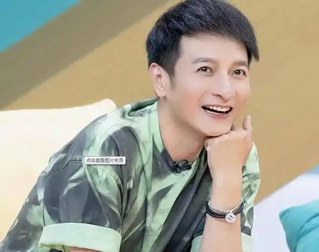 说起李维嘉,想必大家都不陌生,作为昔日综艺节目《快乐大本营》的主持