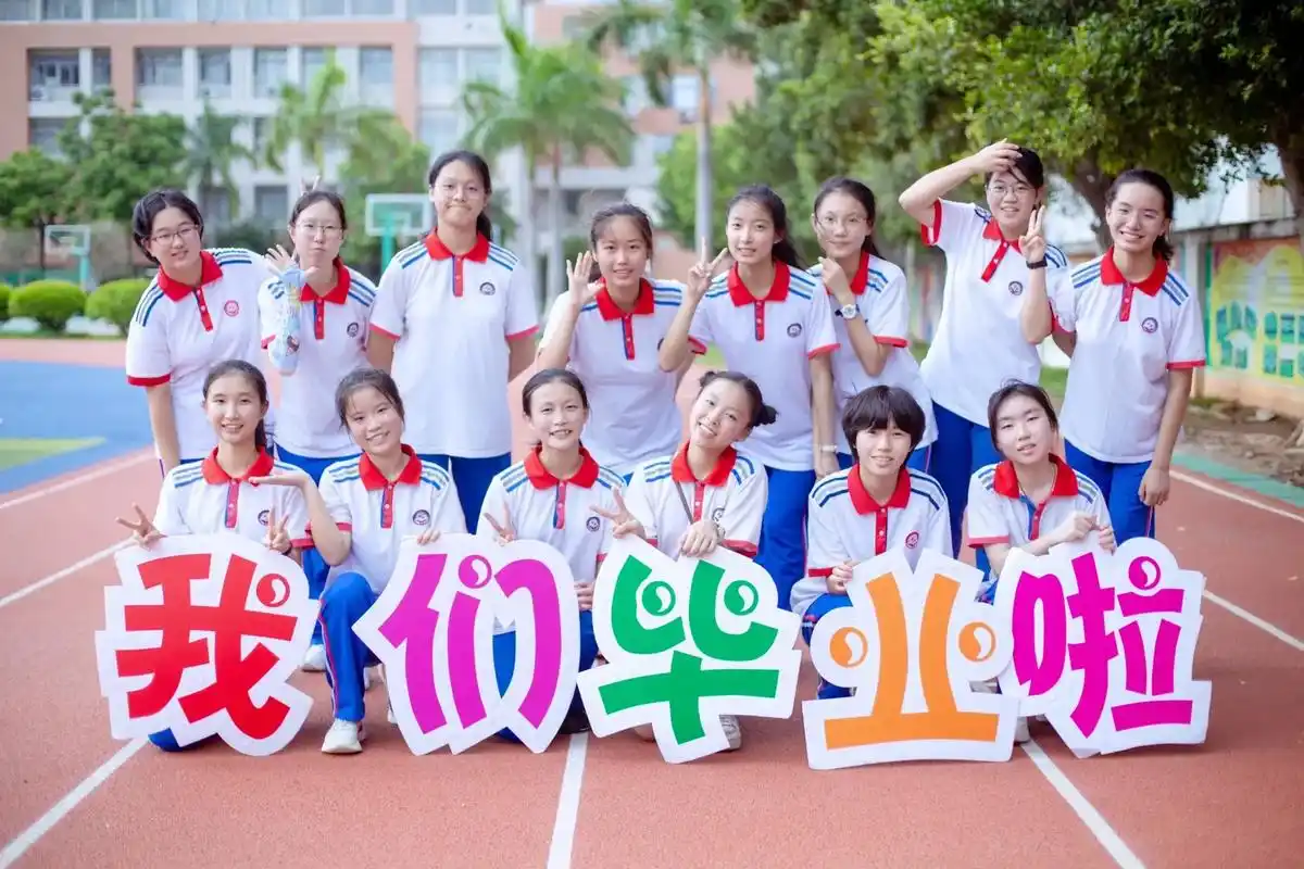 初中毕业照～难得的缘分.因为缘份,让我们初中三年走在一起,此 - 抖音