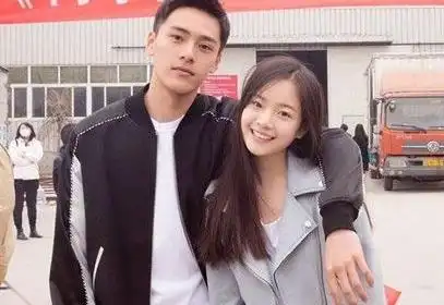 朱致灵初吻给了谁,朱致灵和李庚希是男女朋友吗