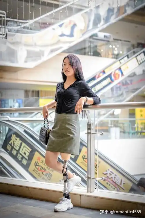 只有一条腿的残疾女生可以穿露出一点残肢的衣服吗? - 知乎