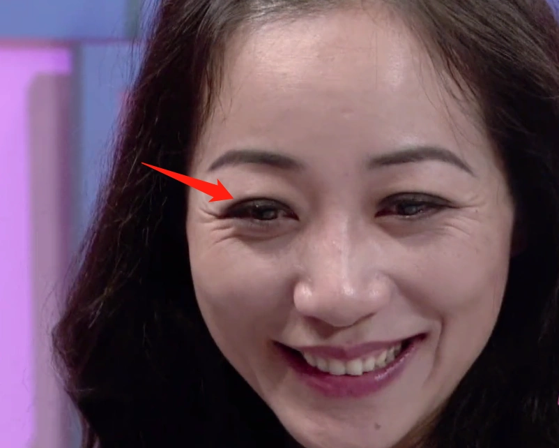 韩雪被费启鸣逗笑,脸上皱纹乍现,看到睫毛根部戴景耀该哭了