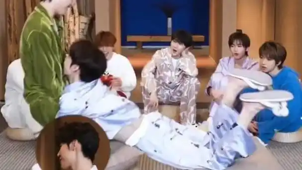 张真源严浩翔再现推手名场面推手游戏就是张哥的统治区吧