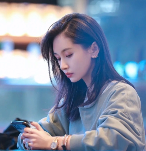 王子文变美秘诀新发型吸睛高颅顶头包脸是先天优势