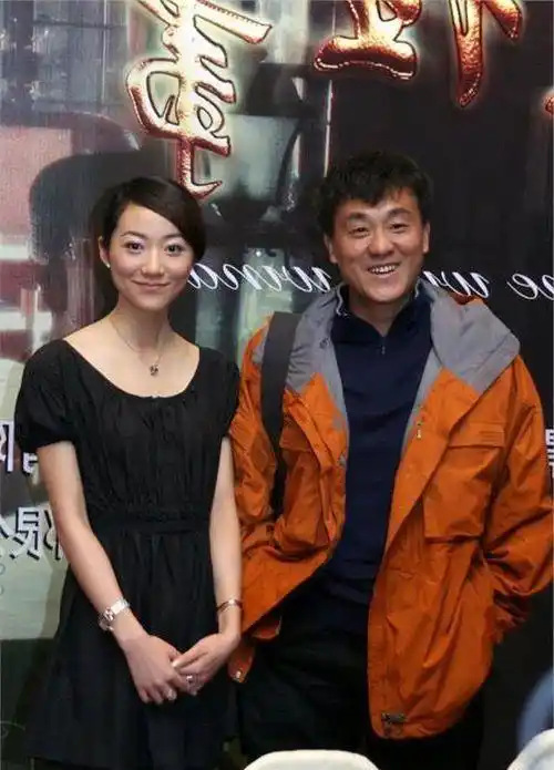 李海洋是一个直爽的女孩,见面她就对何冰说,她马上就要30岁了,还没人