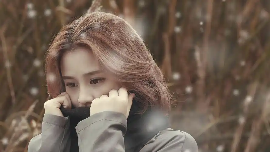 文艺白皙美女电脑桌面壁纸精选