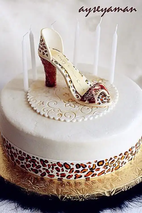 用大牌包装你的胃!创意翻糖蛋糕赏析!