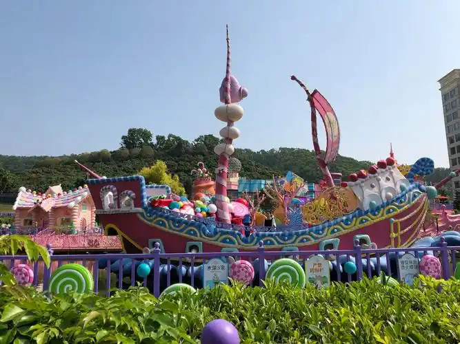 龙凤山庄位于东莞市凤岗镇,是中国唯一婚庆主题国家aaaa级旅游景区