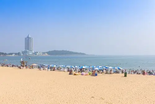 炎炎夏日 快来青岛海水浴场感受大海的清凉