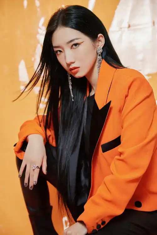 孟美岐落日猫眼妆酷飒写真图片69