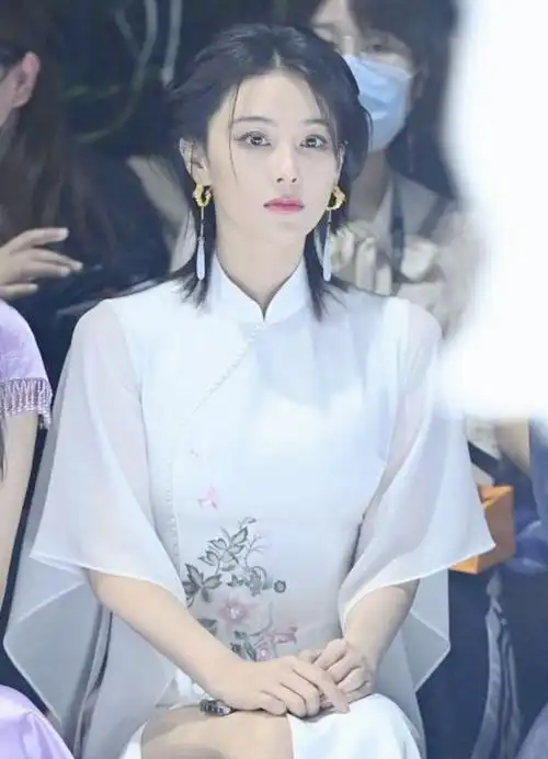 张馨予,不一样的旗袍美