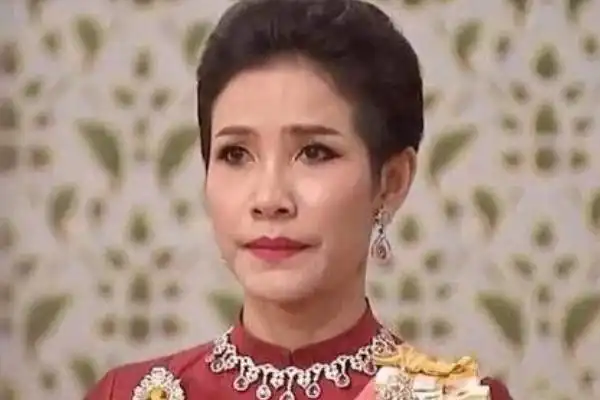 泰国王妃诗妮娜,泰国贵妃诗妮娜秘密生产