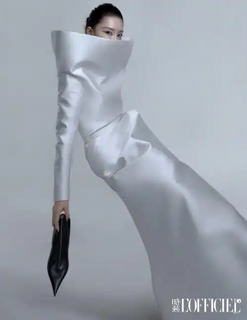 李沁时装七月封面##李沁孤独盛宴大片