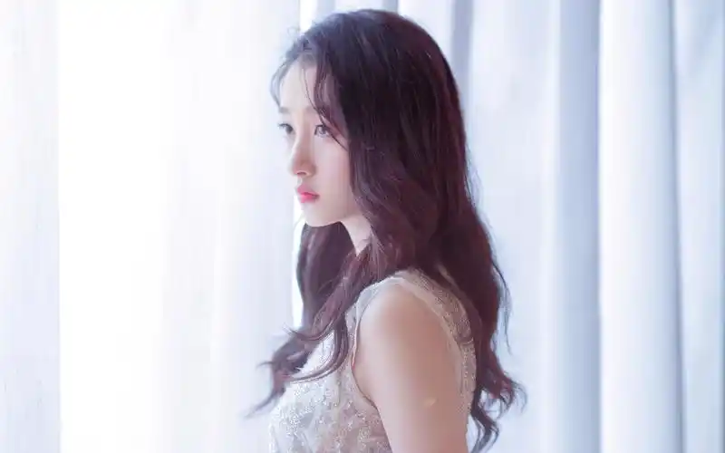 关晓彤仙气十足写真桌面壁纸