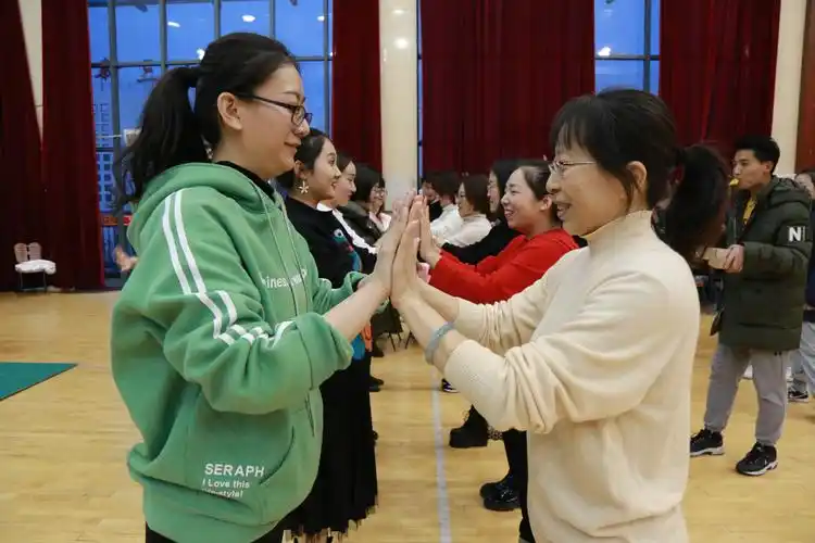 榆林高新区第一中学"牵手健康,乐享工作"--教职工文体活动