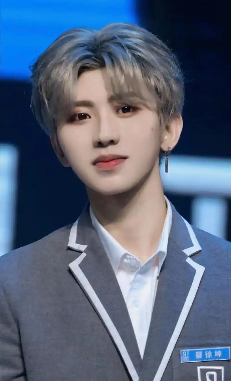 恭喜个人练习生蔡徐坤c位出道六周年快乐#蔡徐坤出道六周年#蔡 - 抖音