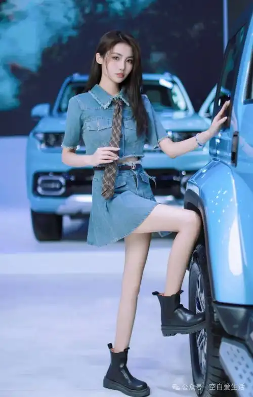 车模女神!网友:又得来一发了