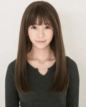 清纯唯美的空气刘海发型 三七分长直发