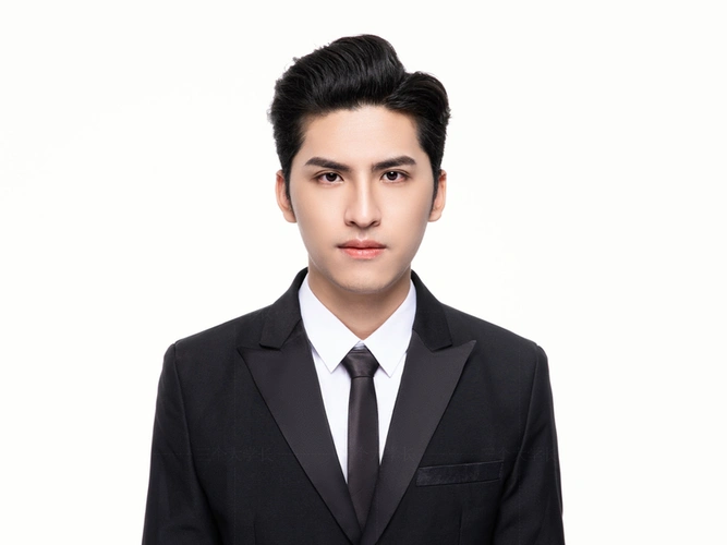 活动内容 活动详情 体验名称:颜值证件照一套  适用人群:男女通用