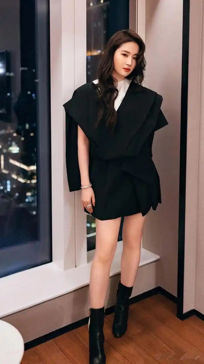 刘亦菲高跟短靴亮相澳门电视节,美腿仙女!