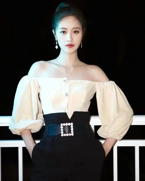 青春靓丽的蓝盈莹甜美可爱楚楚动人的写真照