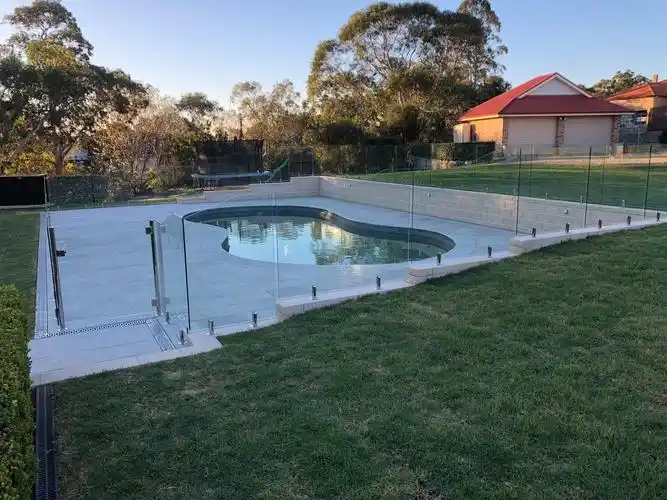 流行设计玻璃围栏龙头阳台无框游泳池玻璃栏杆 - buy 玻璃栅栏龙头,无