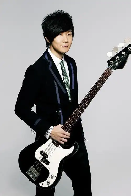 37岁的他依旧像年轻小伙, 王者风范十足, 岁月从未在他身上留下痕迹